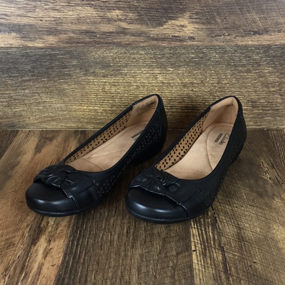 clarks flat shoes size 6